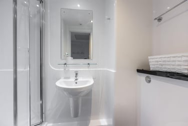 1 bed studio, Haddington Place, Abbeyhill, Edinburgh, EH74AG - Image 6